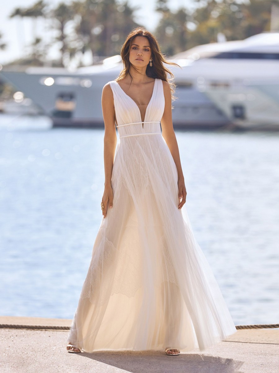 BREONNA_PRONOVIAS_FRONT